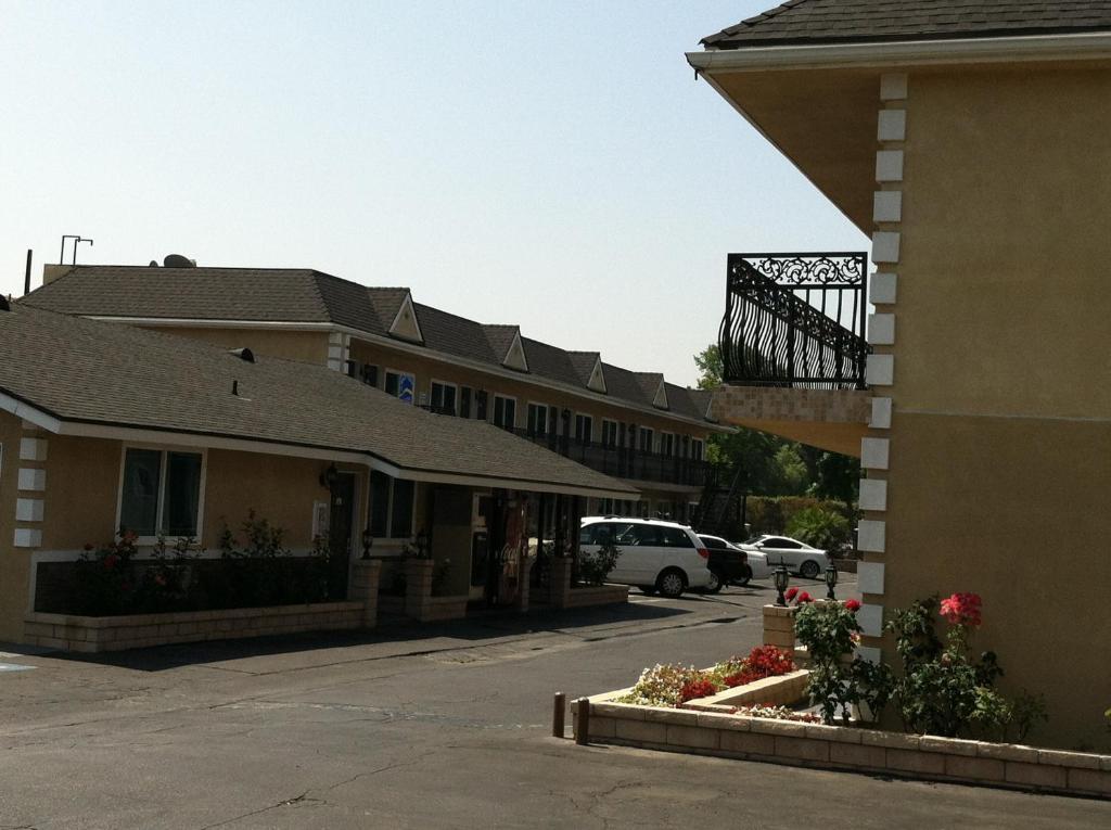 Walnut Inn & Suites West Covina Exterior photo