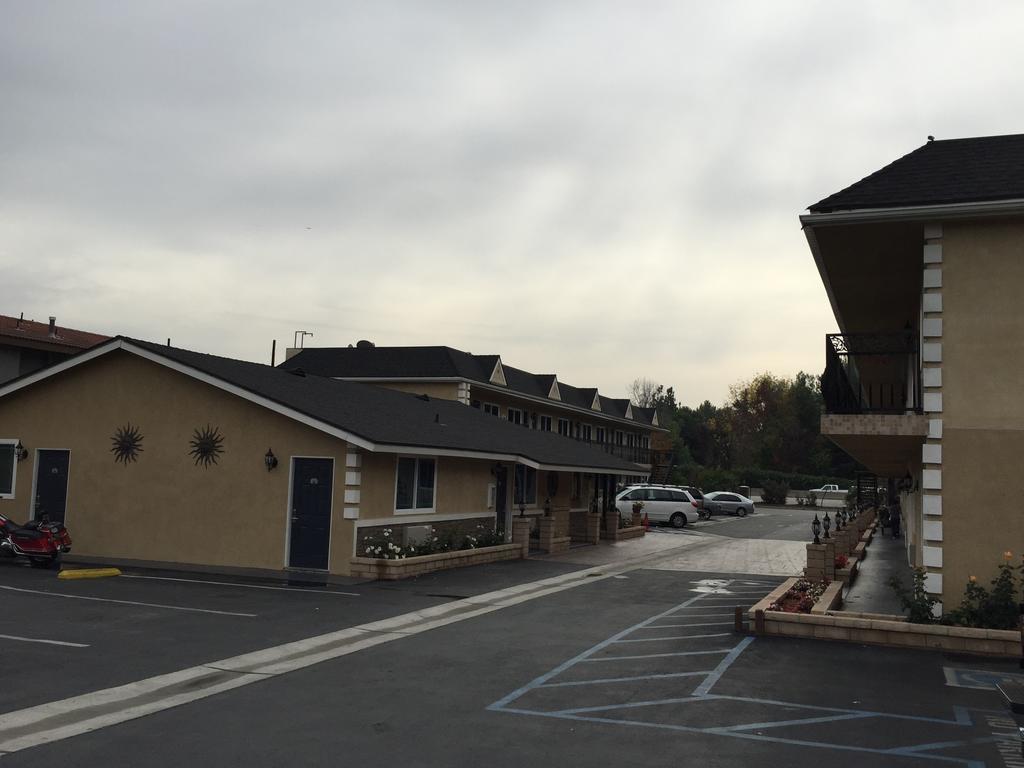 Walnut Inn & Suites West Covina Exterior photo